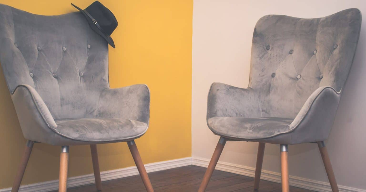 Comment nettoyer des chaises en tissu très sale ? - Dolum