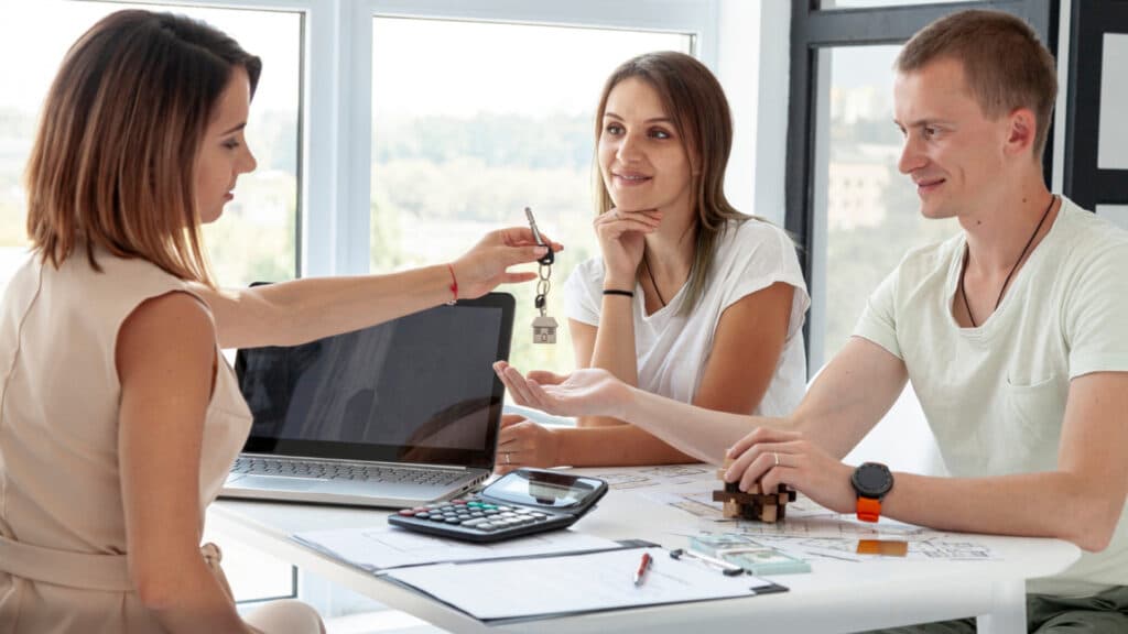 Acheter un bien : comment l’agence immobilière vous accompagne de A à Z ?