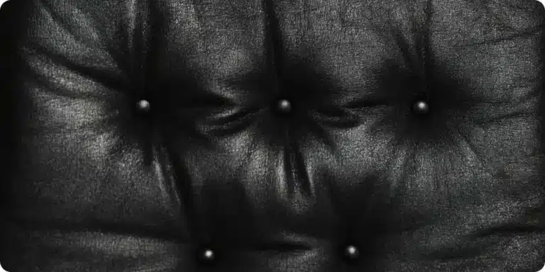 detail coussin cuir noir vintage texture design mobilier haut de gamme