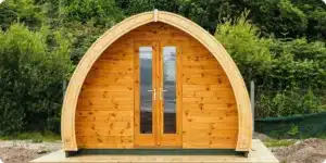 Abri de jardin en bois massif avec bardage neuf, type de structure protégée par la Patine de l'Indien