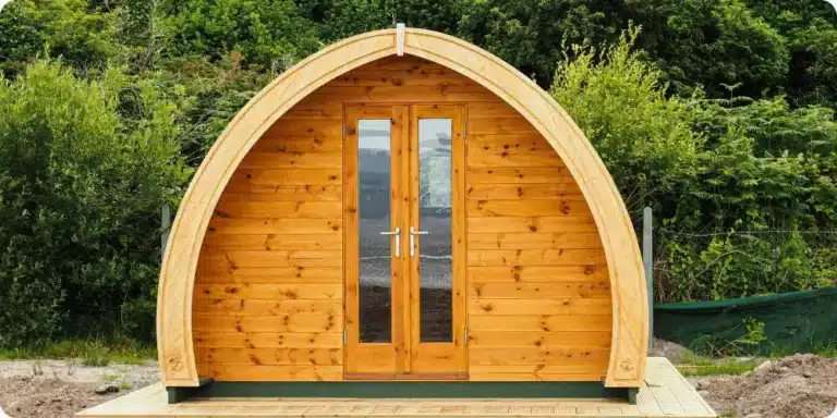 Abri de jardin en bois massif avec bardage neuf, type de structure protégée par la Patine de l'Indien
