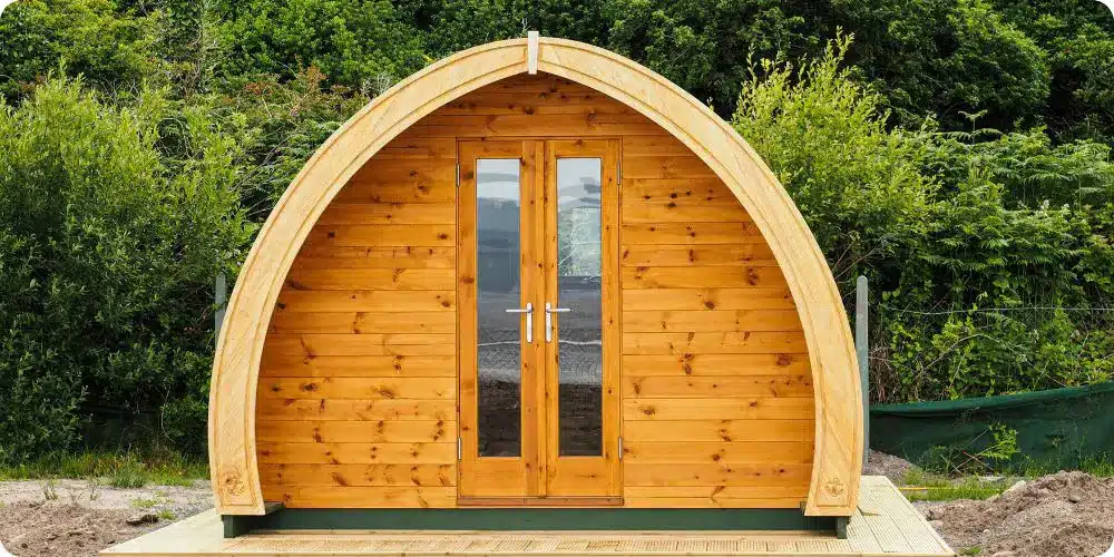 Abri de jardin en bois massif avec bardage neuf, type de structure protégée par la Patine de l'Indien