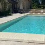margelles de piscine harmonisées avec sa terrasse