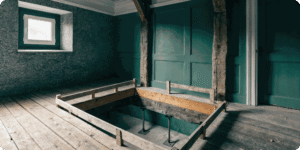 Dimension trémie escalier : ouverture avec chevêtre dans un plancher bois avant la pose de l'escalier