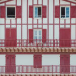 Comment louer son bien immobilier à Hendaye sans gérer les contraintes au quotidien ?