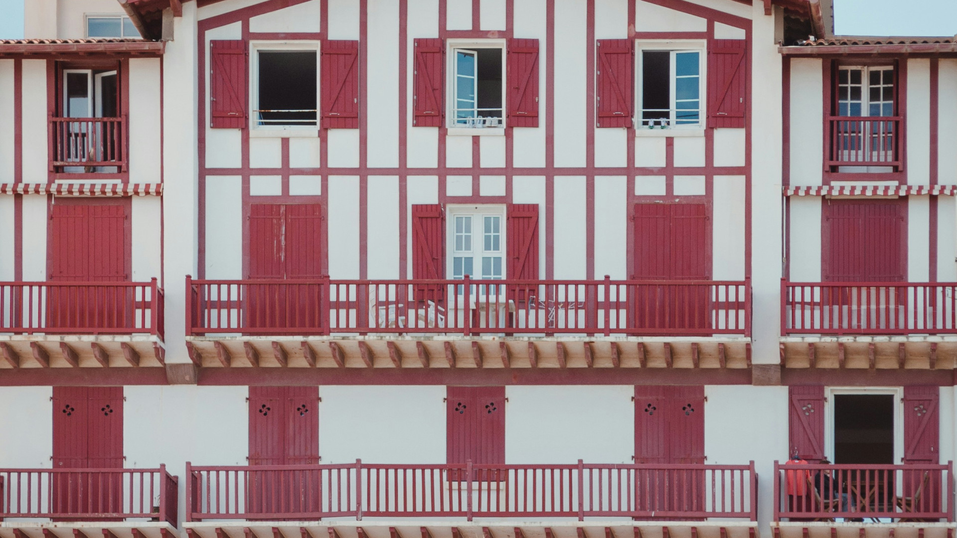 Comment louer son bien immobilier à Hendaye sans gérer les contraintes au quotidien ?